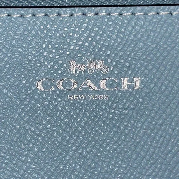 NWT Coach Leather Corner Zip Waterfall Wristlet - Picture 3 of 5